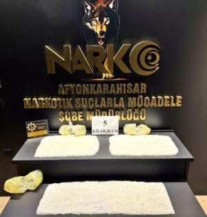 afyonkarahisarda gubre tasiyan tirda 5 kilogram uyusturucu ele gecirildi jIiV14V8.jpg